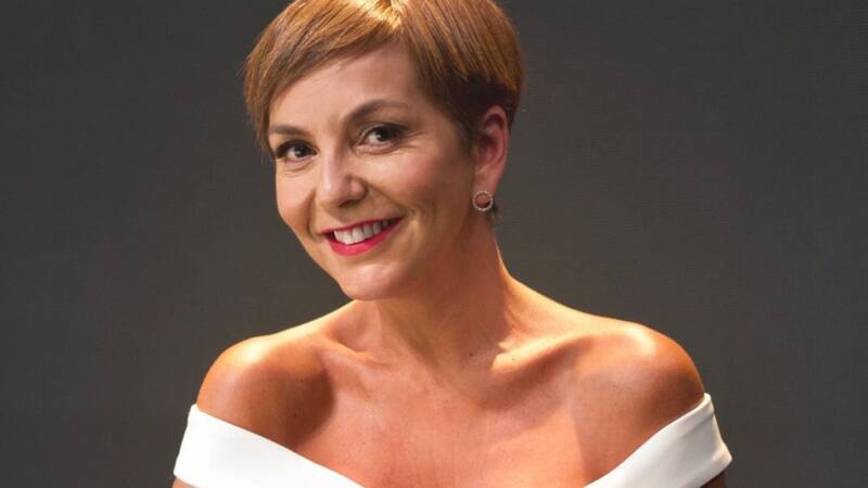 es la conductora de "OnlyFama"