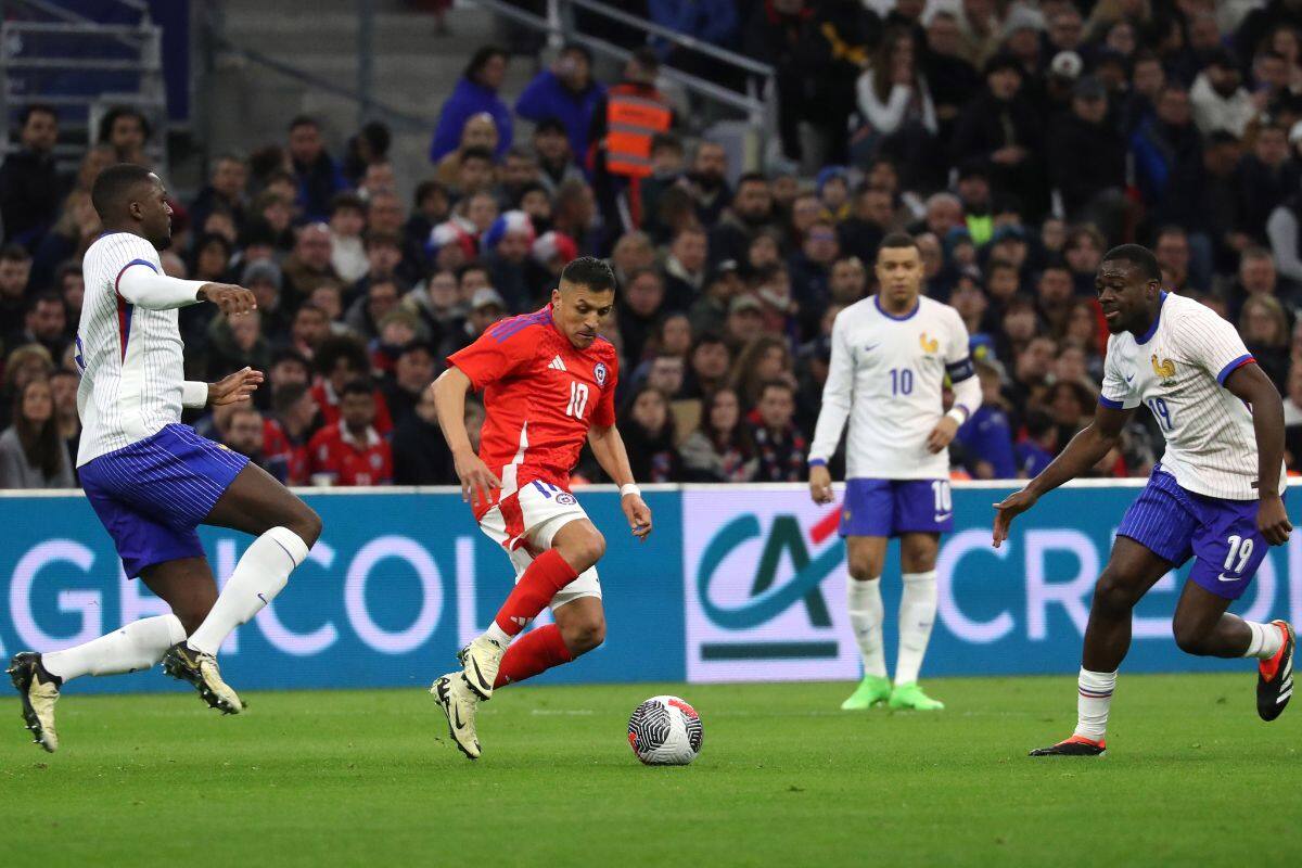 Les Bleus vencieron a La Roja en Marsella y el festejo posterior, al parecer, estuvo bien regado. Foto: Agencia Aton.