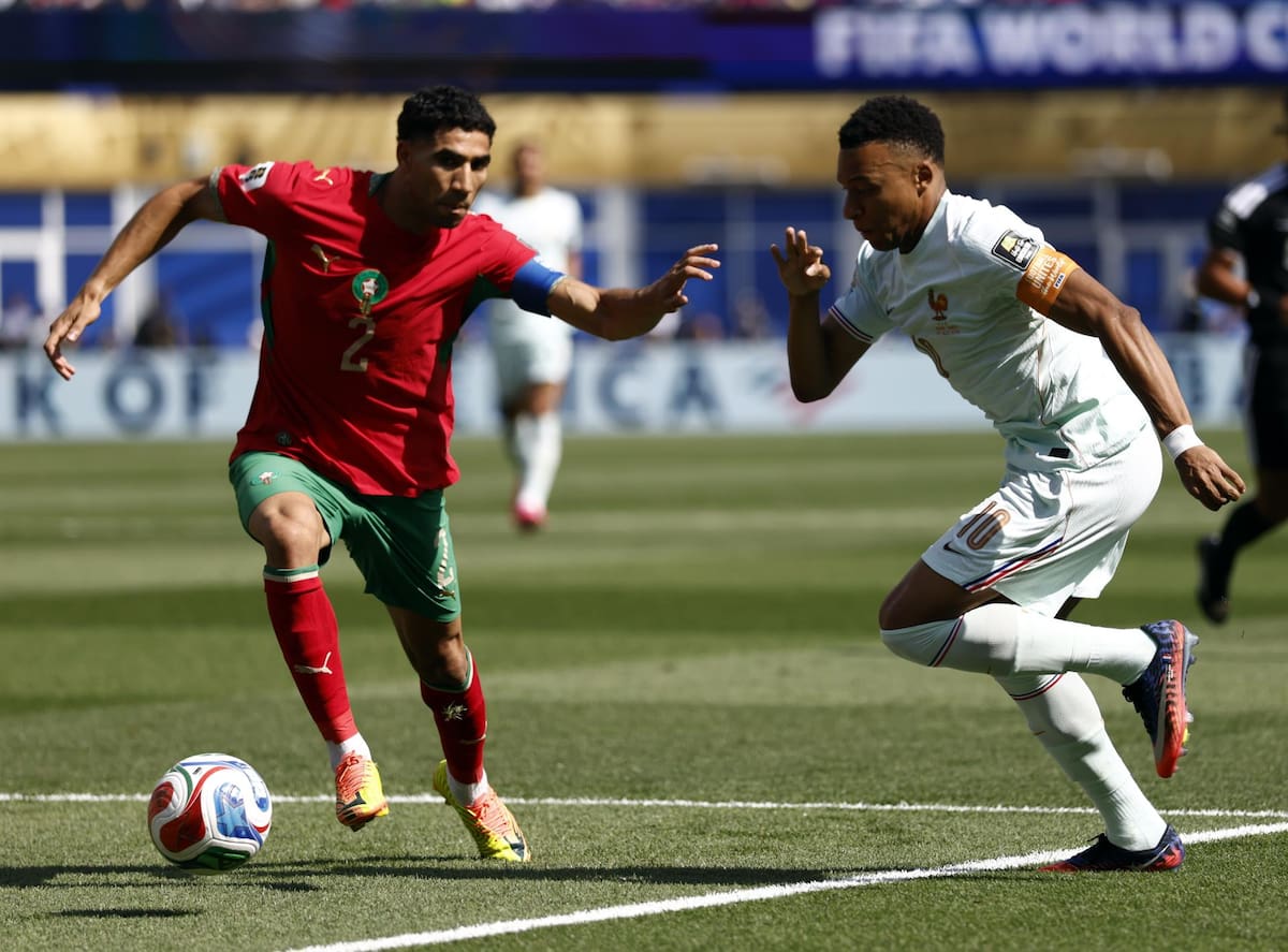 El especial duelo entre Kylian Mbappé y Achraf Akimi. Foto: EFE.
