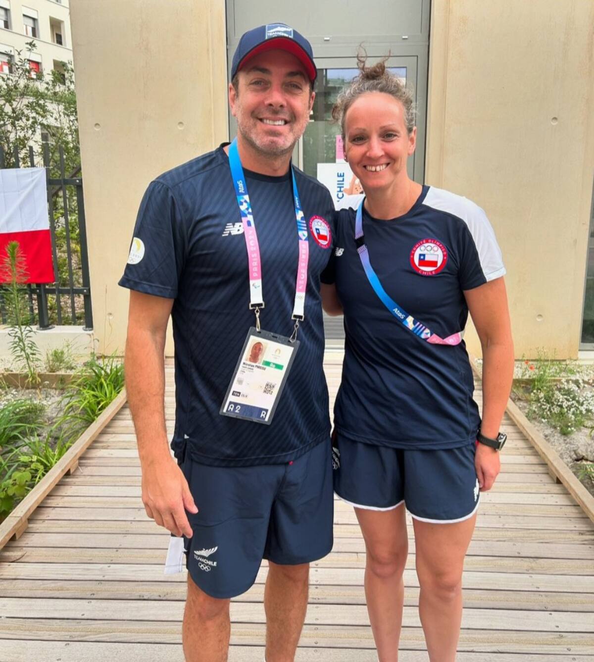 La tiradora chilena junto con Nicolás Massú. Créditos: @teamchile_coch.