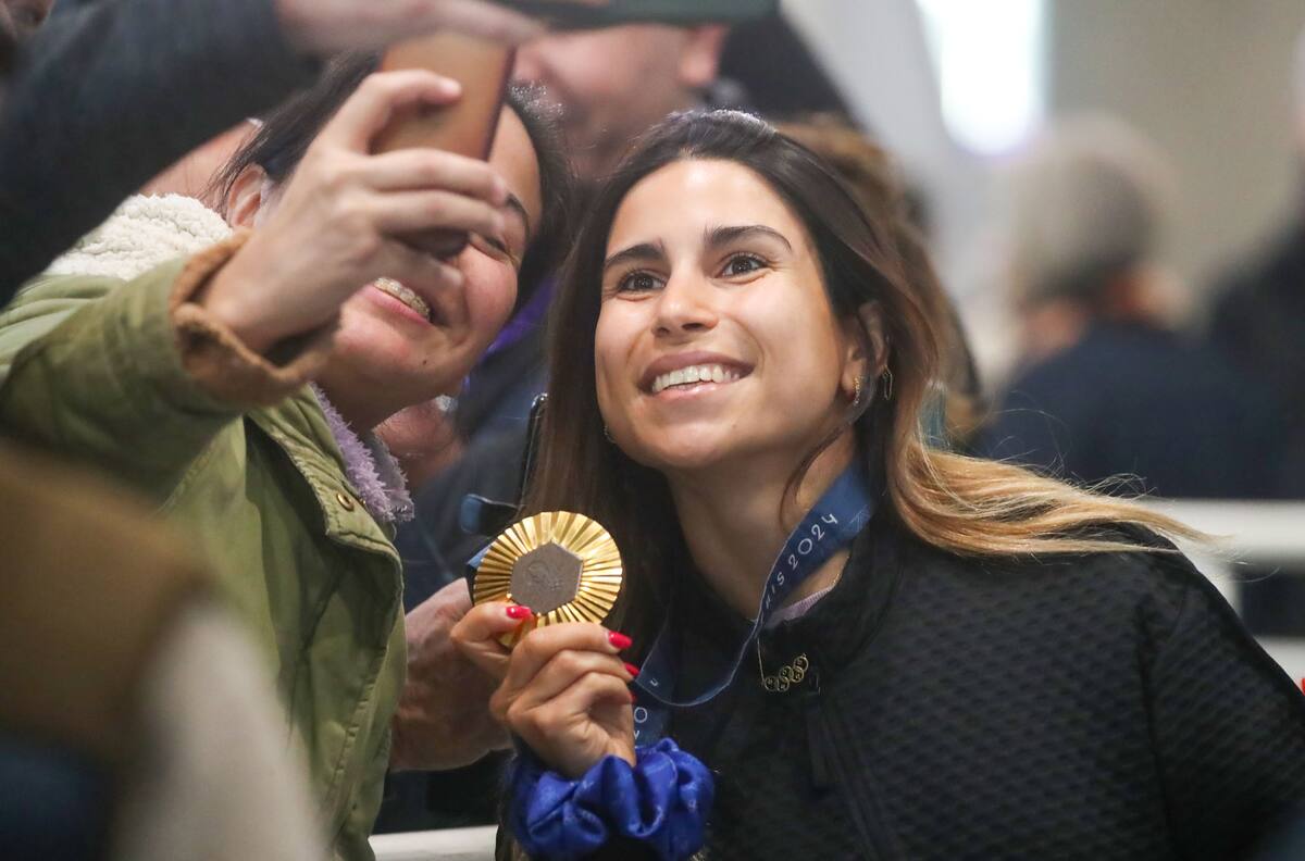 VIDEO | Recibimiento de oro: Francisca Crovetto llegó a Chile tras su histórica participación en París 2024