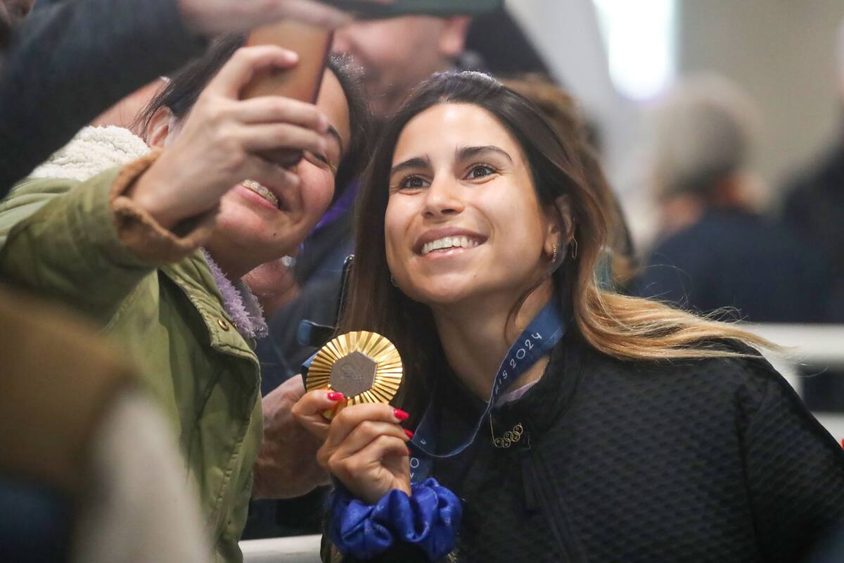 aterrizó en Chile luego de su participación en París 2024. Foto: Agencia Aton
