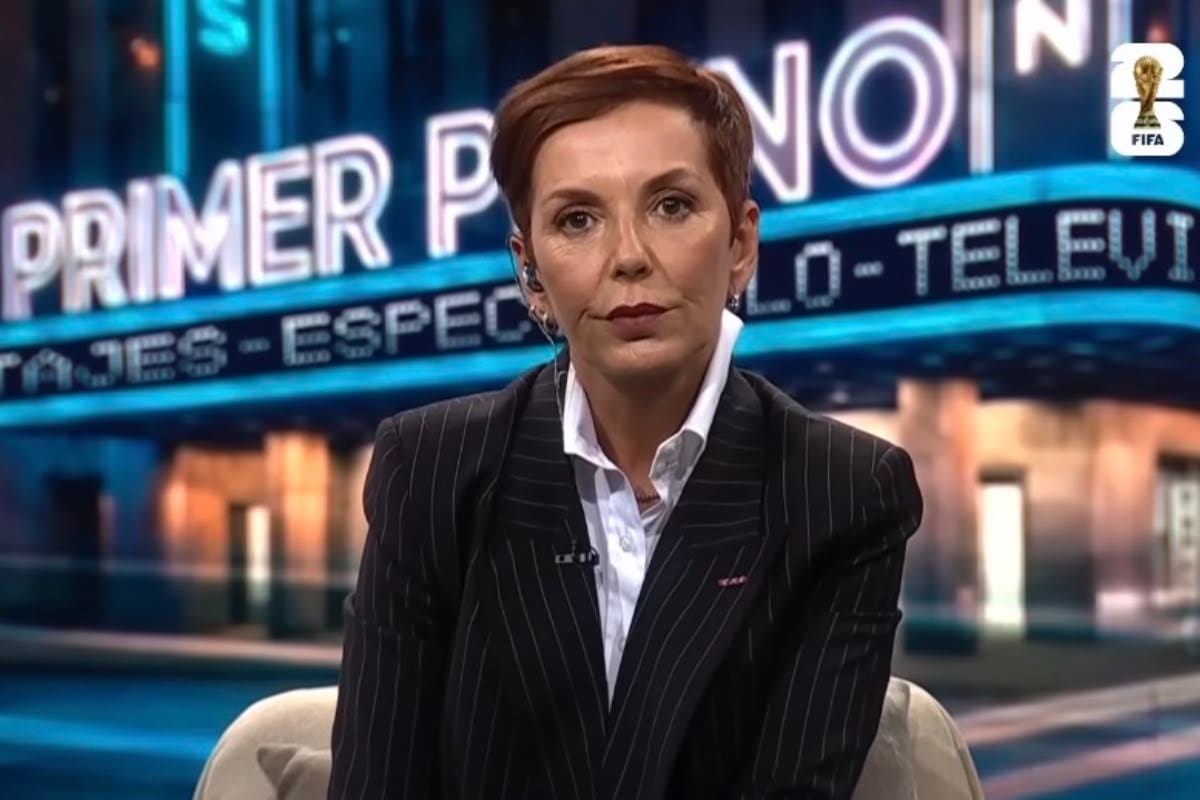 La animadora se lanzó contra Carla Ballero. Foto: Captura @Chilevision