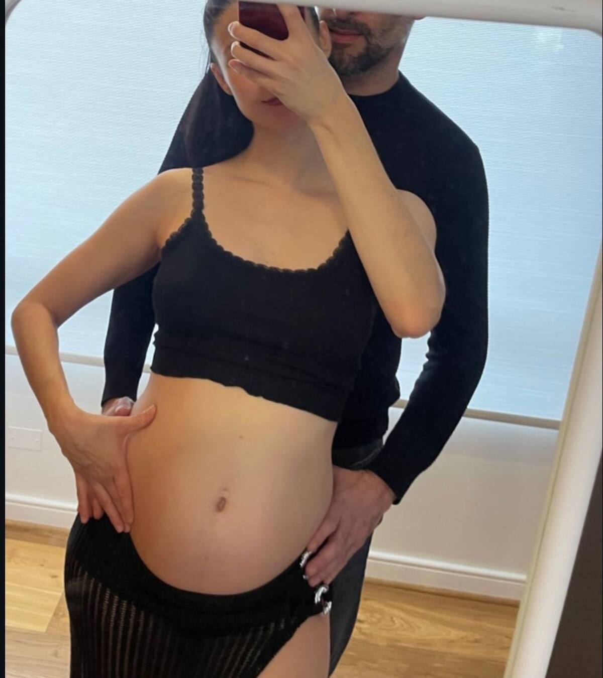 Francisca Valenzuela lució su embarazo con Daniel Matamala.