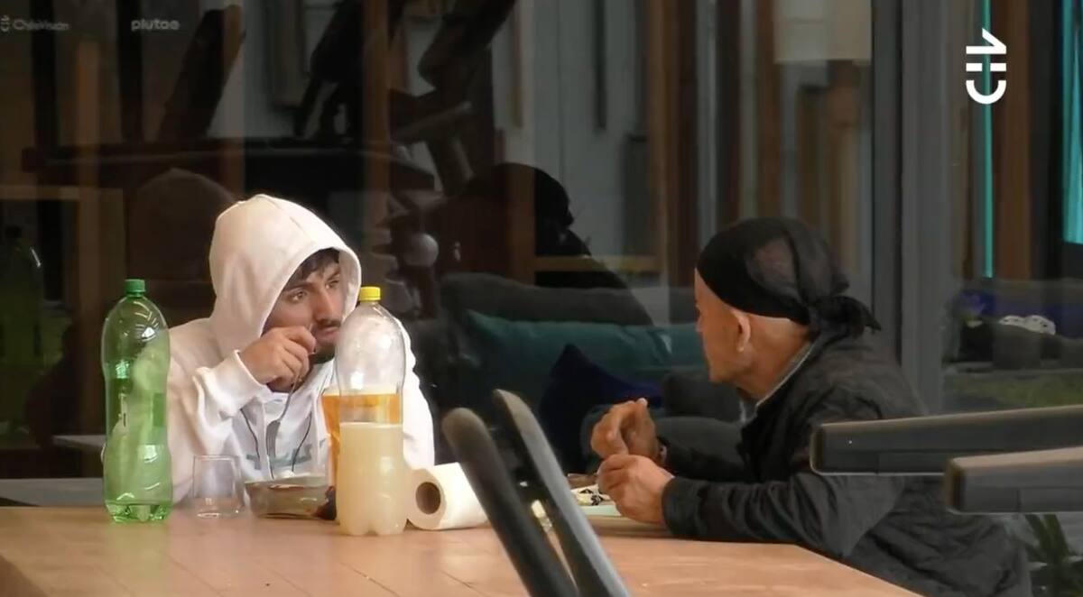 Francisco Arenas conversando con Bambino. Foto: CHV.