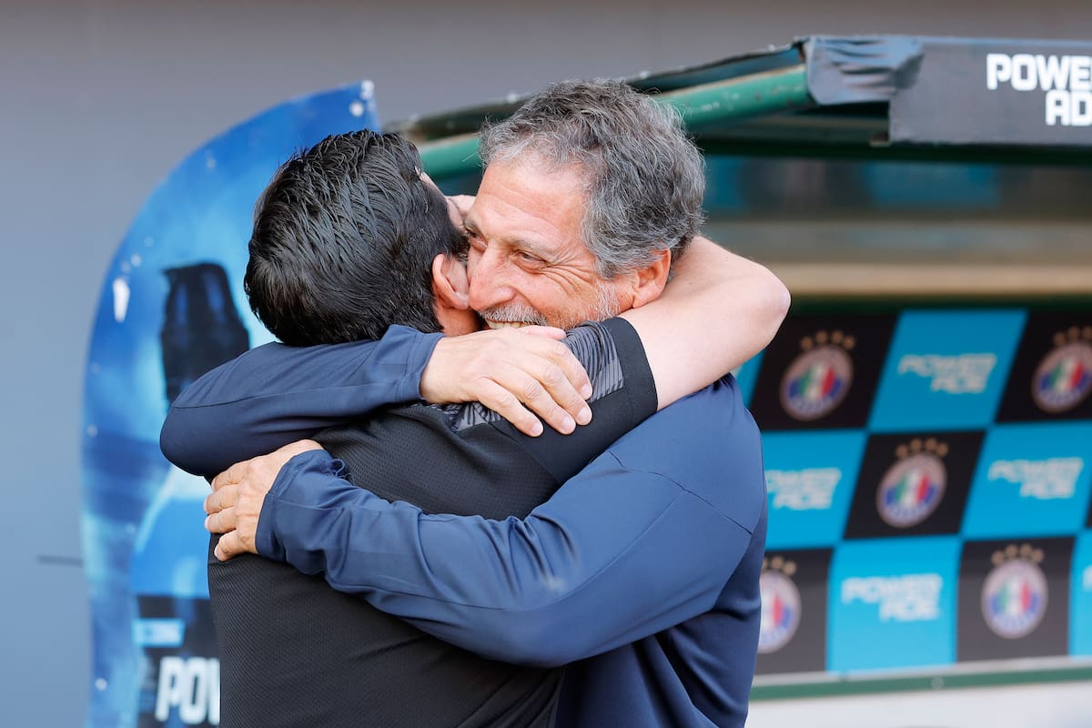 junto a Mario Salas, uno de los entrenadores que admira. Foto: Agencia Aton.