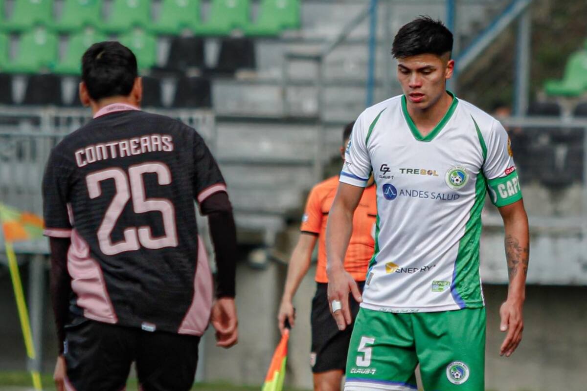 El defensor en Deportes Puerto Montt. Foto: @camilosantanaph