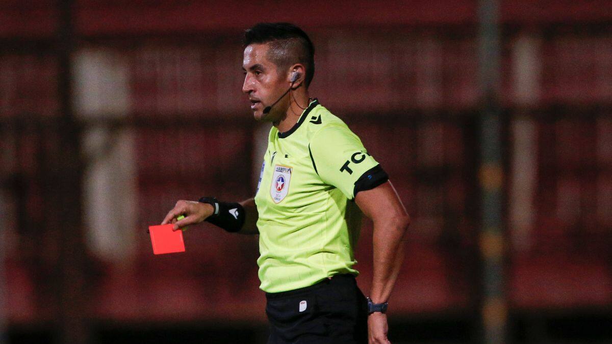 Jugador de Unión Española mostró su furia por el arbitraje de Gilabert ante la UC: “Lindo robo”