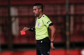 Jugador de Unión Española mostró su furia por el arbitraje de Gilabert ante la UC: “Lindo robo”