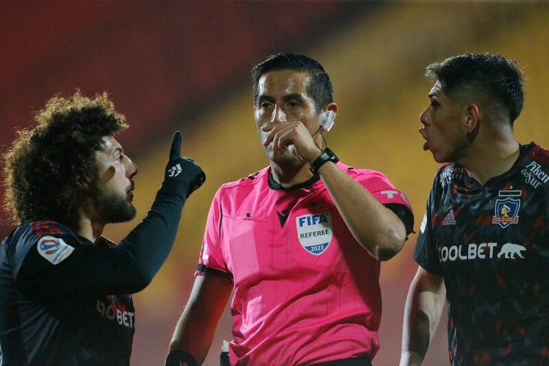 El árbitro central fue protagonista e una nueva polémica. (Foto: Agencia Aton)