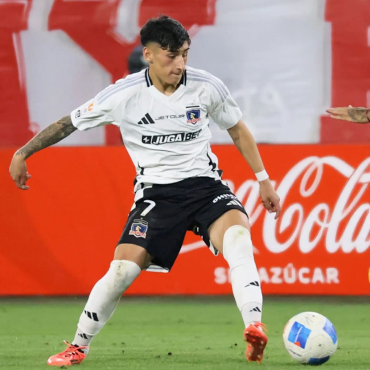 El joven de 18 años debutó con la camiseta número 7 en la goleada ante San Felipe.