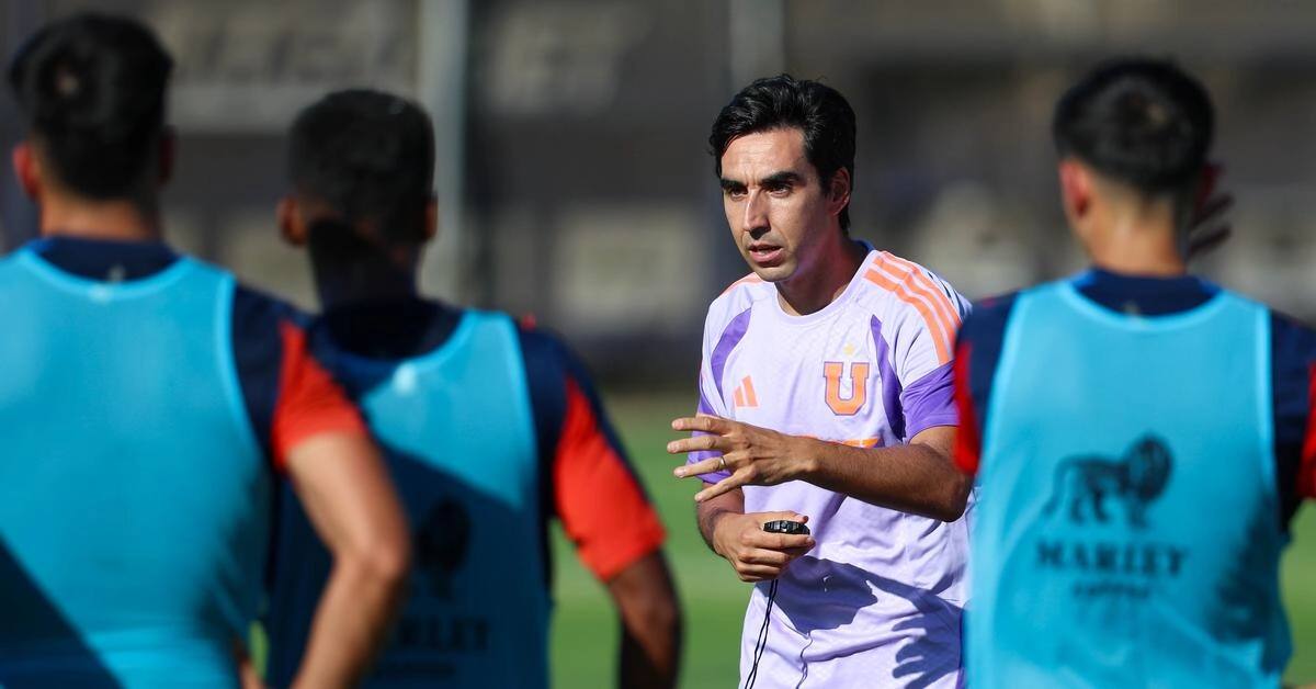 En su primer entrenamiento con juveniles de la U.