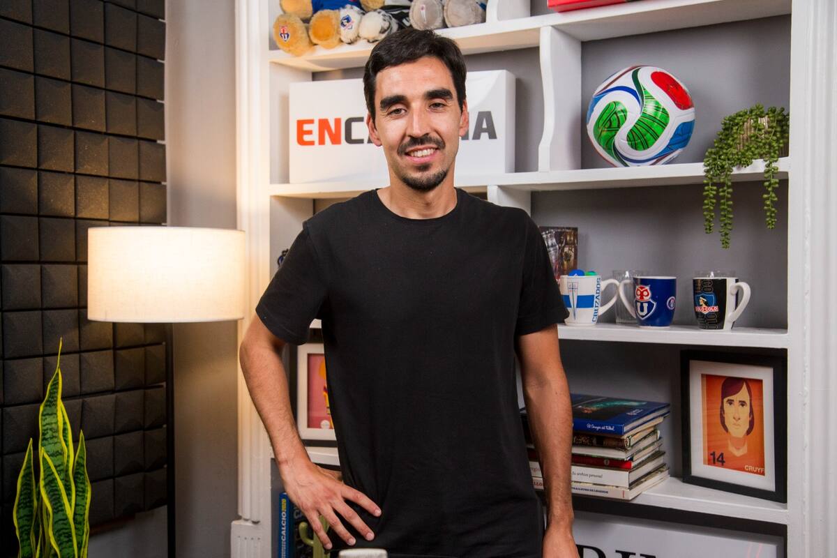 El nuevo de la DT en los estudios de En Cancha, donde conversó con Mario Salas en el podcast Área Técnica. Foto: Cristián Martínez.