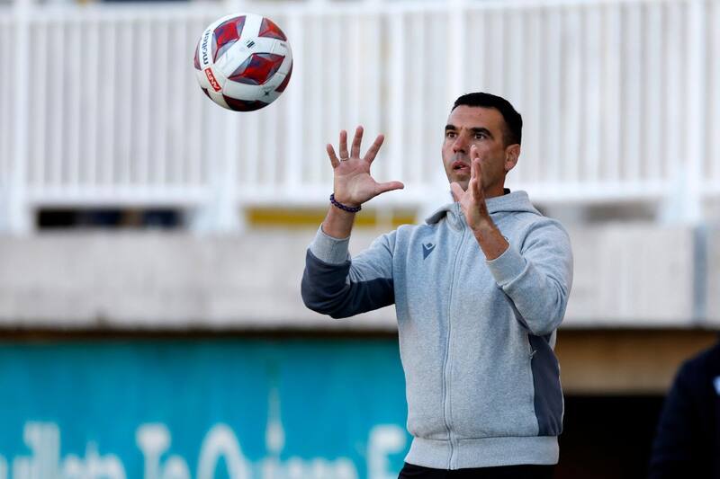 Francisco Palladino, el entrenador de Santiago Wanderers, durante el partido ante San Felipe en Quillota, por los cuartos de final vuelta de la Liguilla por el Ascenso a Primera División. Foto: Agencia Aton.