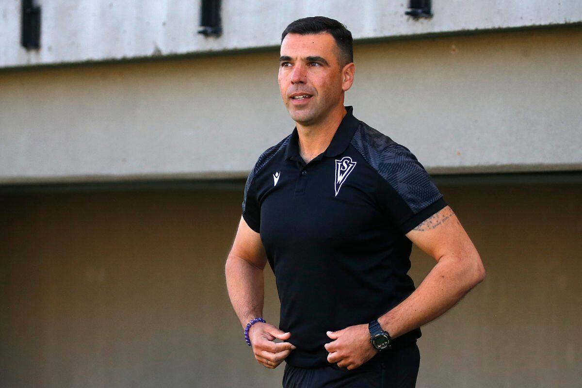 El DT en su paso por Santiago Wanderers. Foto: Agencia Aton.