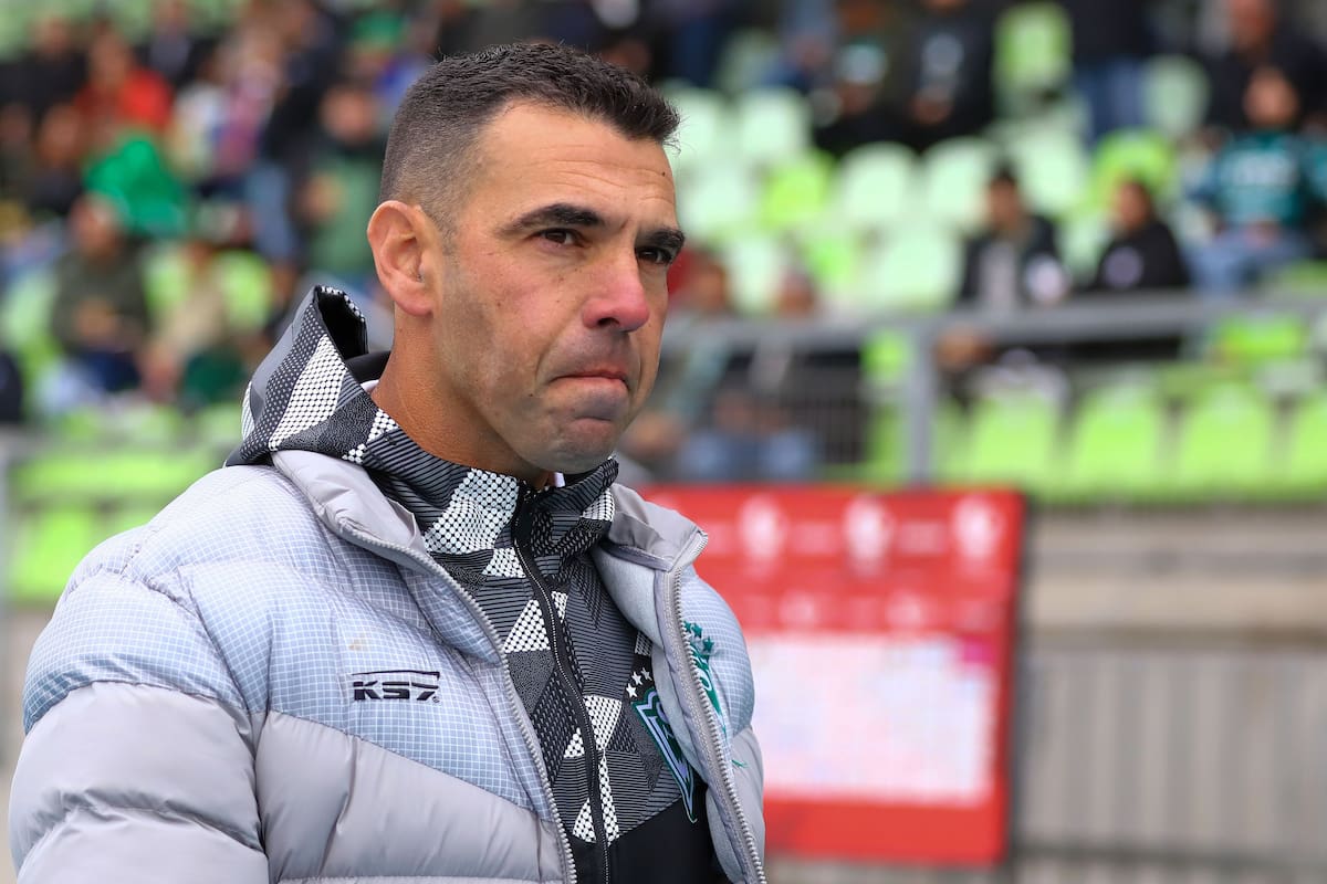 El DT de Santiago Wanderers hará modificaciones para esperar a la U. Foto: Agencia Aton.