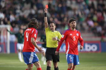 Francisco Sierralta rompió el silencio tras su expulsión en eliminación de Chile: “Voy a...”