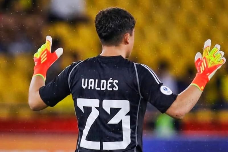 atajando por la Selección Chilena Sub-17.