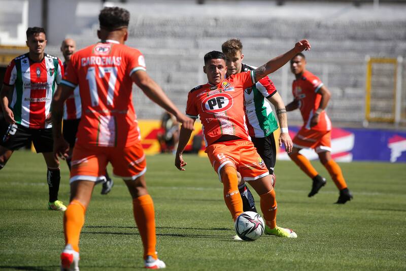 Francisco Valdés con la camiseta de Cobresal.