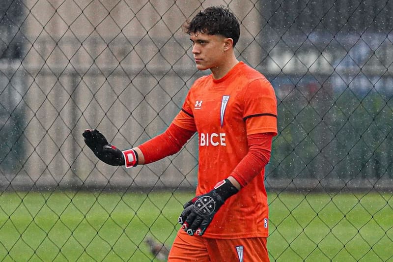 El arquero de 18 años será opción para Tiago Nunes en la UC