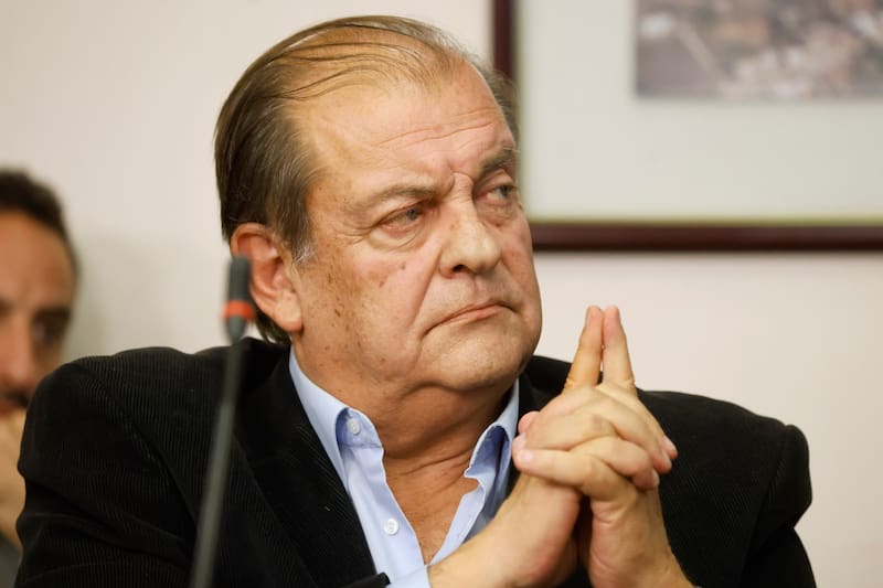 renunció al directorio de TVN.