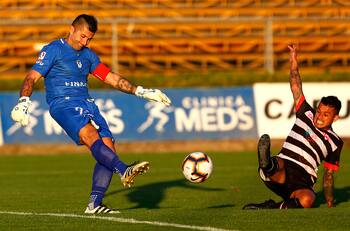 Va a la barra de la U y tiene el escudo tatuado, pero un representante no lo dejó llegar al club: “Tenía todo listo”