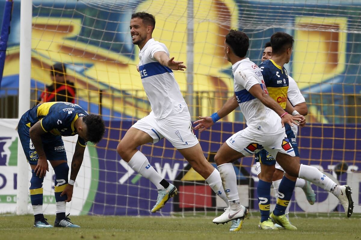 , por ahora, sigue siendo jugador de la UC. Foto: Agencia Aton.