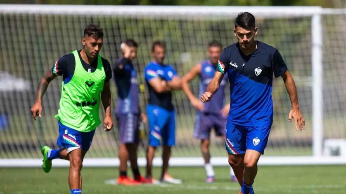 El volante chileno Franco Vega se despide de Vélez Sarsfield y parte a Segunda División