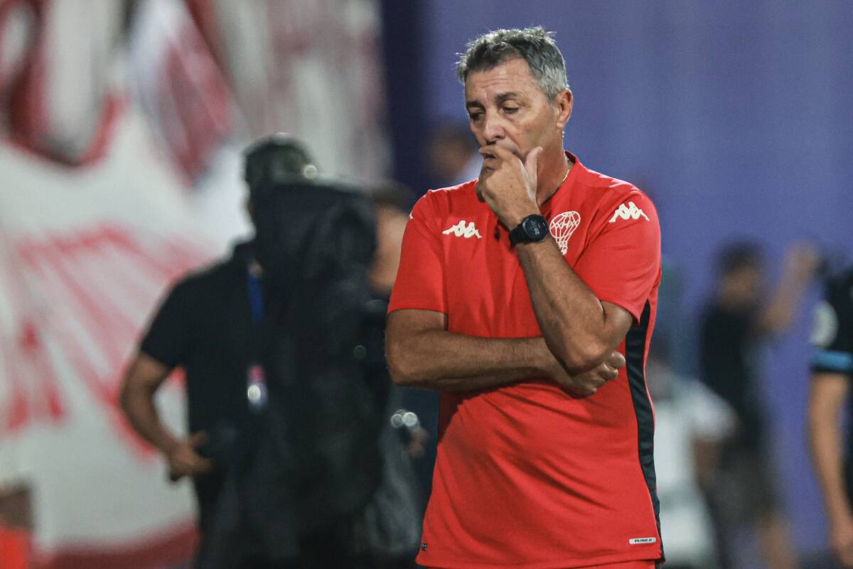 , entrenador de Huracán. Foto: Agencia Aton.