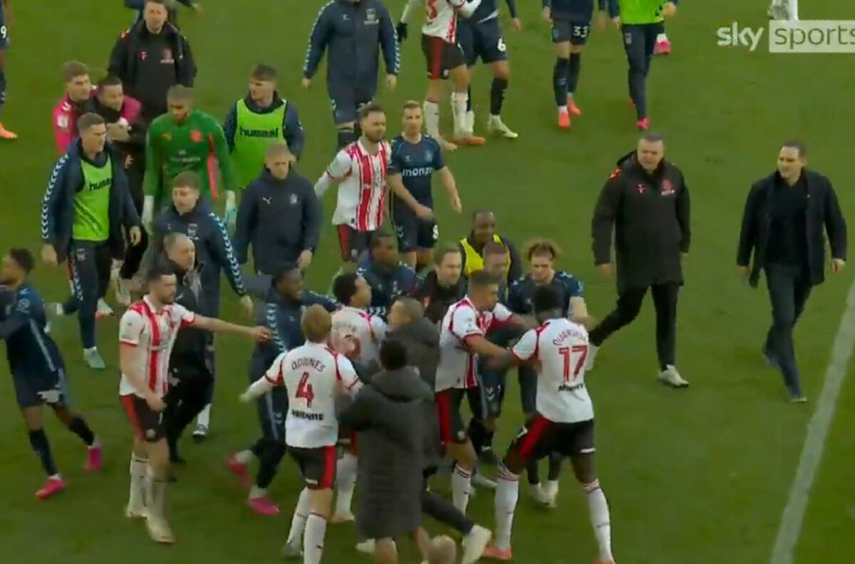 VIDEO | Frank Lampard provocó una batalla campal en el fútbol inglés: rivales lo querían linchar
