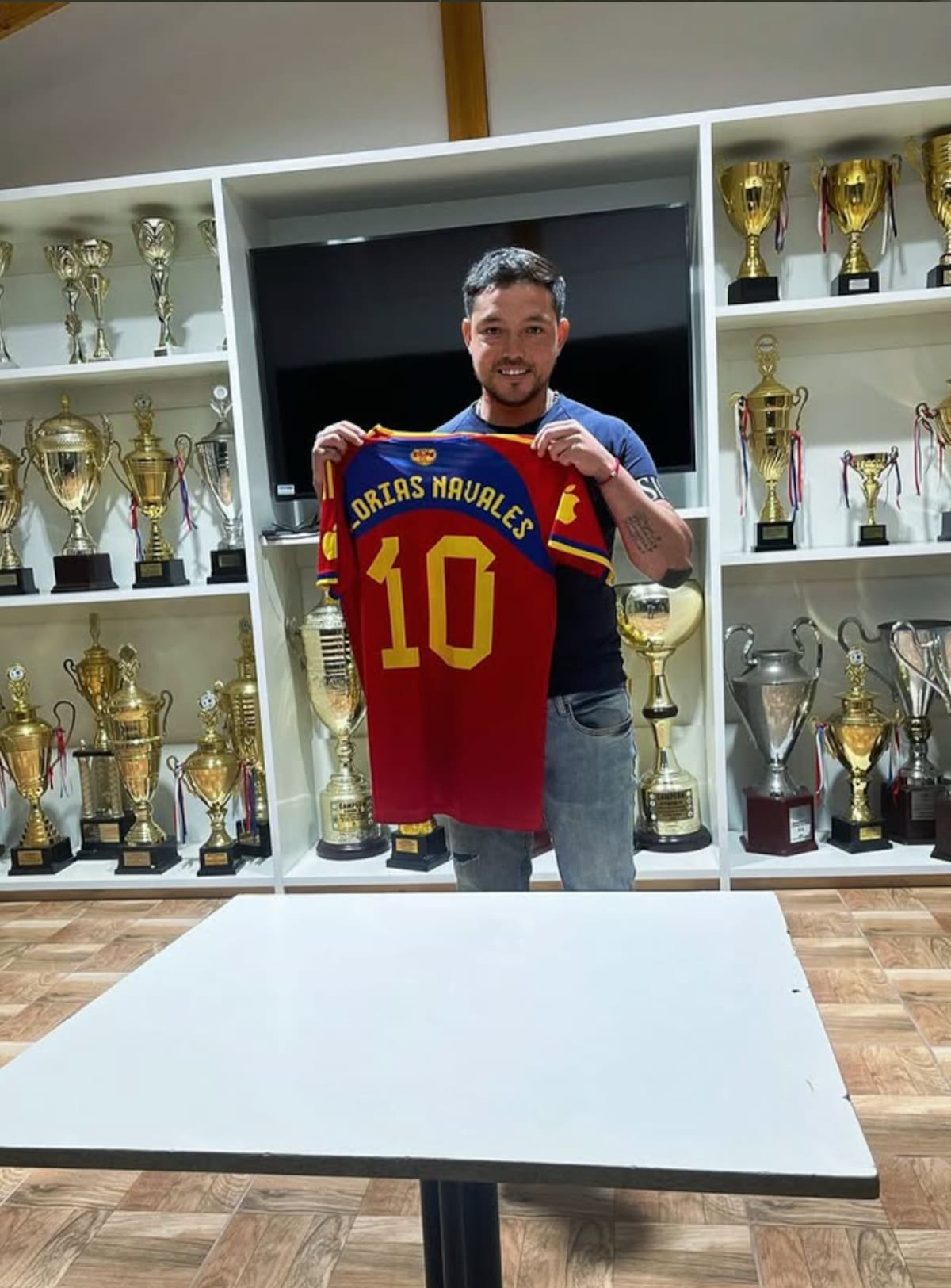 Jugará en el fútbol chileno amateur, defendiendo la camiseta de Glorias Navales.
