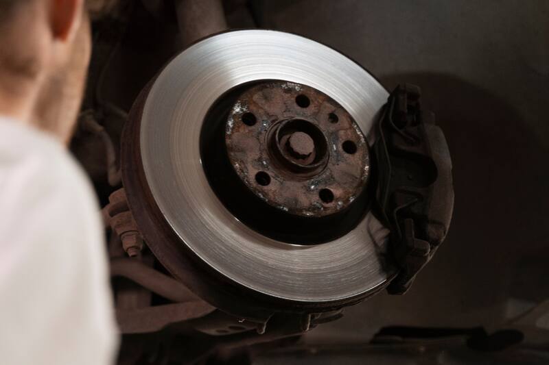 Los expertos señalan a qué hay que estar atentos al momento de cambiar las pastillas de freno.
