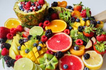 Esta es la fruta que recomiendan comer los expertos para limpiar los riñones