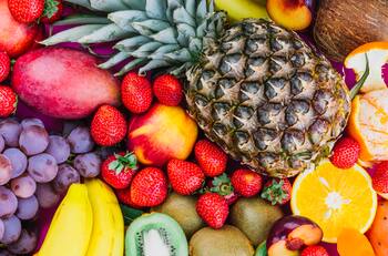 Estas son las frutas que te harán lucir más joven, según investigación