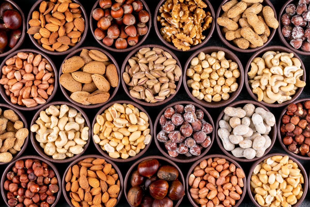 Revisa qué beneficios tiene para tu salud consumir frutos secos de forma regular.