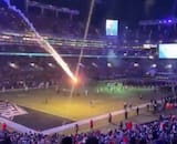VIDEO | Miedo total: descontrolado fuego artificial salió directo a la cancha en partido de la NFL