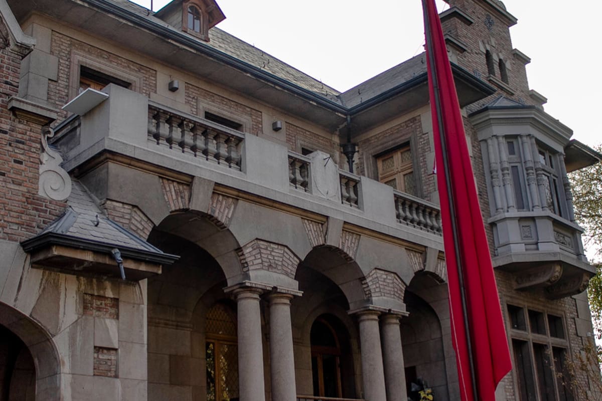 Pagó 93 obras de arte por deuda acumulada.