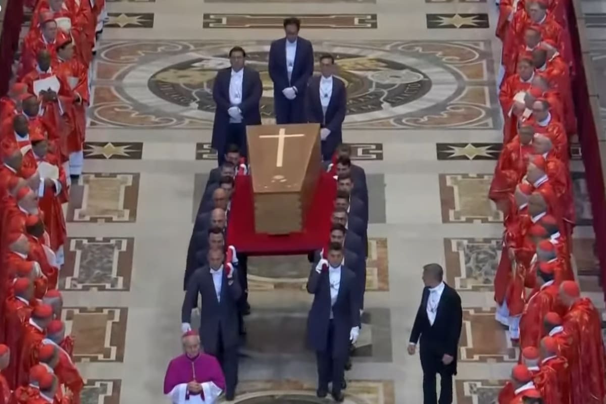 El fallecido Santo Padre fue enterrado en la Basílica Papal de Santa María la Mayor, tal y como pidió en vida.