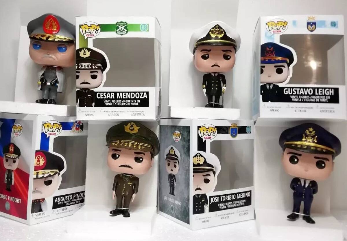 La cuenta "Bazar Patriota Chile” en Facebook ofrece una serie de artículos relacionados a la dictadura.