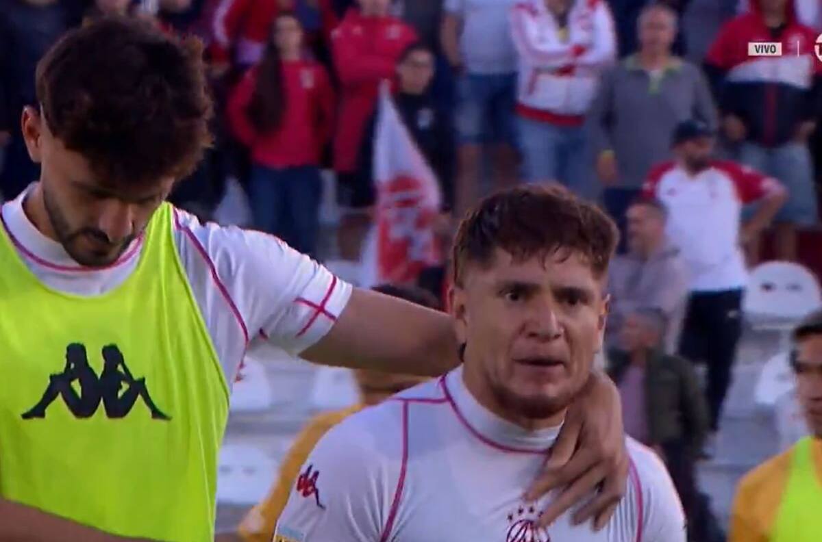 VIDEO | Enfurecido: al Colo Gil se le salió la cadena en derrota de Huracán y lo tuvieron que calmar
