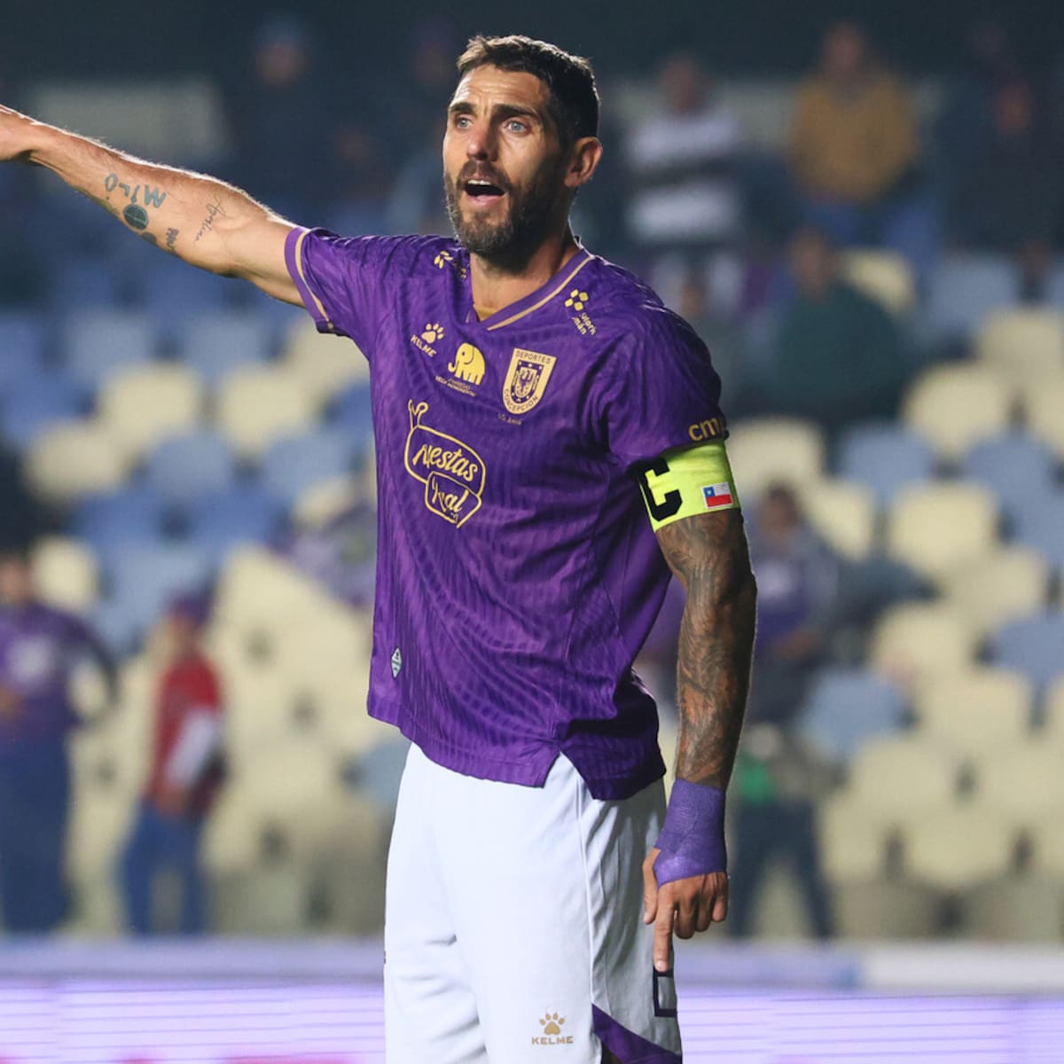 Hinchas de la U “celebraron” el gol fallado por Joaquín Larrivey que eliminó a Colo-Colo de la Copa de la Liga