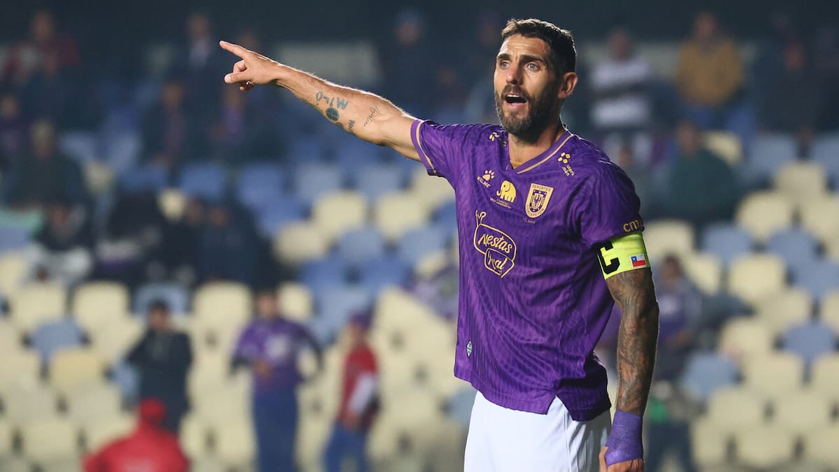 Hinchas de la U “celebraron” el gol fallado por Joaquín Larrivey que eliminó a Colo-Colo de la Copa de la Liga