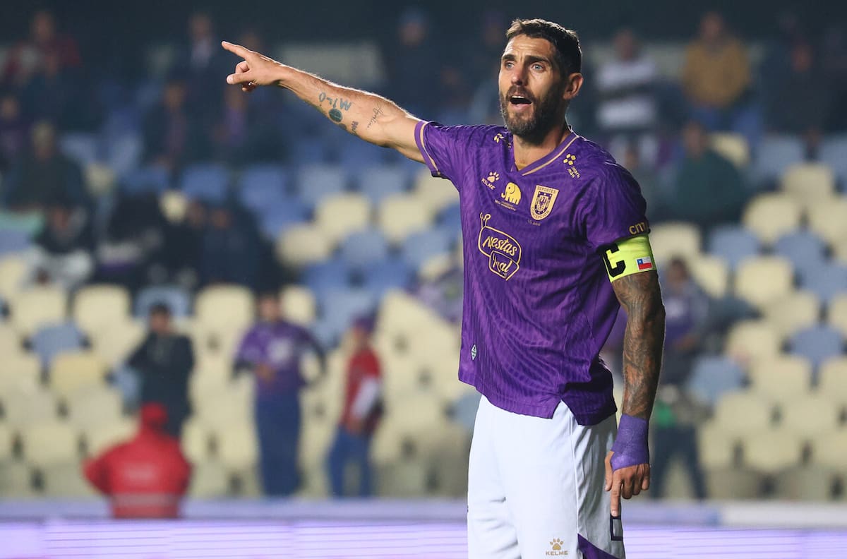 Hinchas de la U “celebraron” el gol fallado por Joaquín Larrivey que eliminó a Colo-Colo de la Copa de la Liga