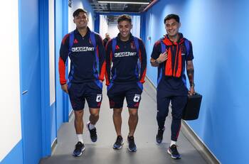 Para sentirse en casa: la U dejó su huella en el camarín del Claro Arena antes del Clásico Universitario
