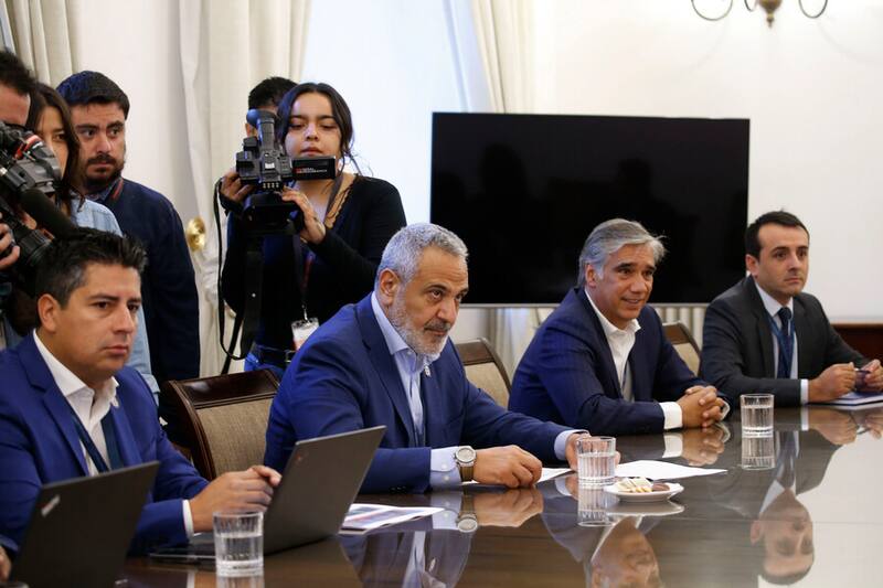 El subsecretario del Interior, Manuel Monsalve, recibe al presidente y miembros del equipo ejecutivo de la ANFP, Pablo Milad, para abordar mejoras a los sistemas de control y seguridad en los recintos deportivos. FOTO: ATON.