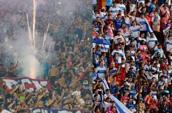 “Las barras de la U y la UC son impresionantes; se parecen mucho a las que hay en Argentina”