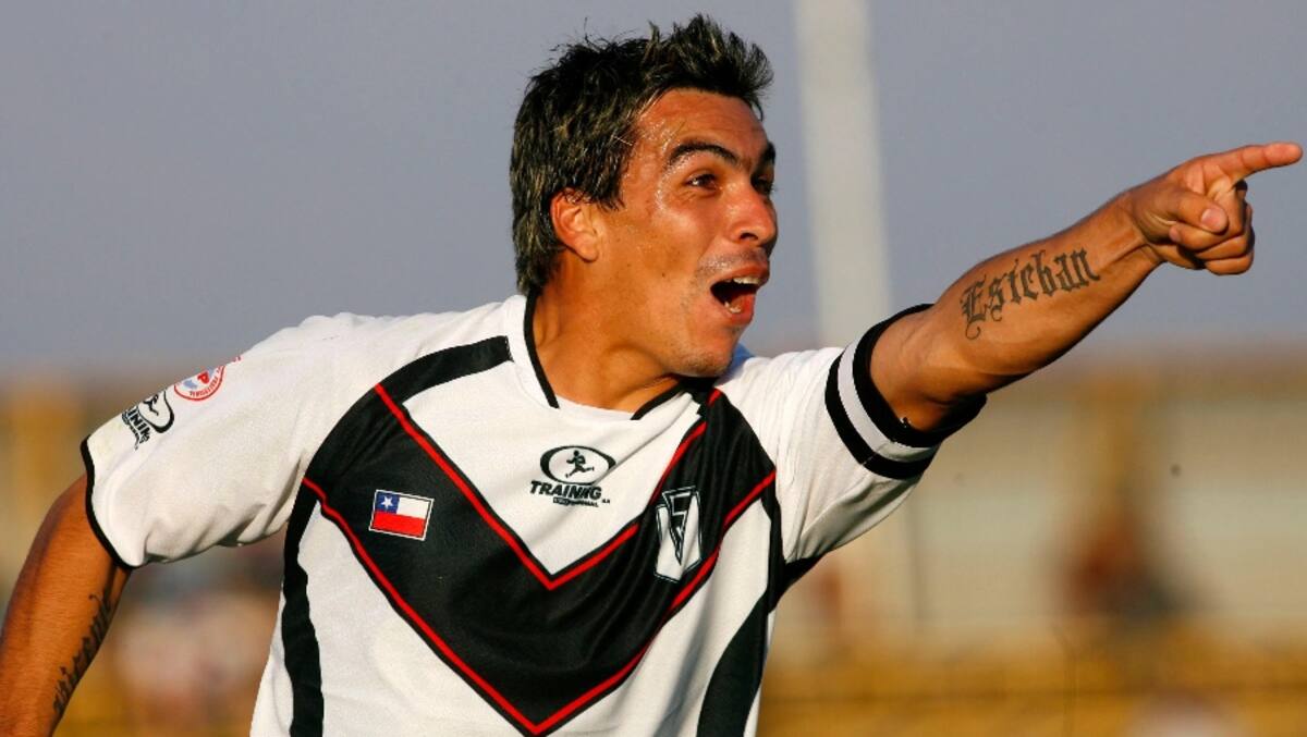 Esteban Paredes volvería a jugar en Santiago Morning.