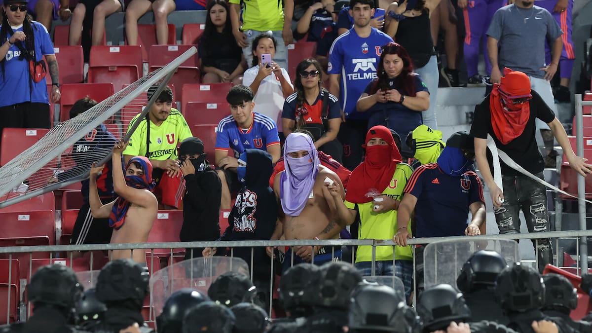 Posible castigo a Universidad de Chile amenaza con dejar sin público el Clásico Universitario