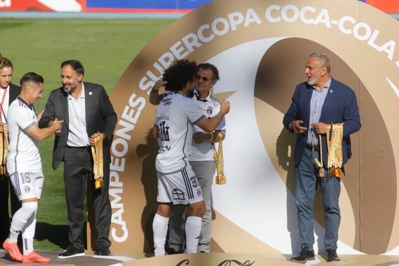 Pablo Milad, Aníbal Mosa y jugadores de Colo Colo se reunieron en Perú, provocando la furia de los hinchas de la U. Foto: Aton.