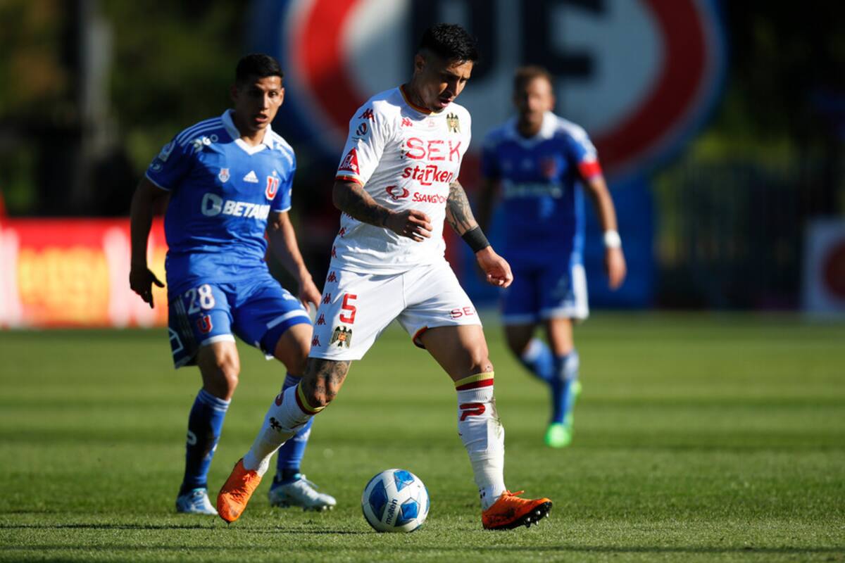El jugador de Union Española Sebastian Leyton es fotografiado durante el partido por la copa Chile contra Universidad de Chile disputado en el estadio CAP de Talcahuano, Chile, 26/10/2022. Foto: Aton.